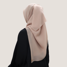 Load image into Gallery viewer, Flo in cameo