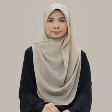 Load image into Gallery viewer, Breezy in pastry