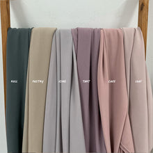 Load image into Gallery viewer, Breezy in pastry