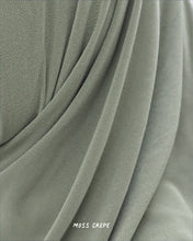 Load image into Gallery viewer, W-Ironless in autumn